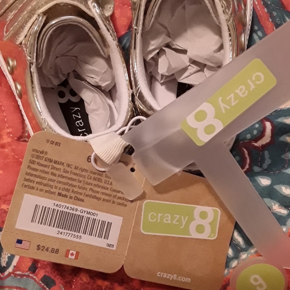 Super cute gold shiny toddler girl's shoes - Picture 3 of 3